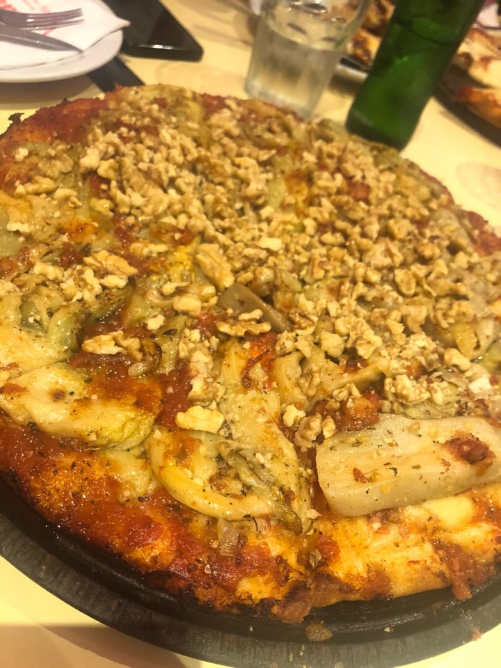 photo of Pizzería Güerrin Pizza de berenjenas, albahaca y nueces shared by @ivettesos on  01 Nov 2019 - review