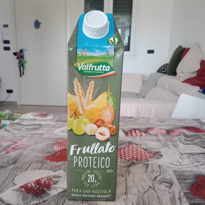 photo of Valfrutta Frullato Proteico Pera Uva Nocciola shared by @elisacasadei on  16 Jun 2022 - review
