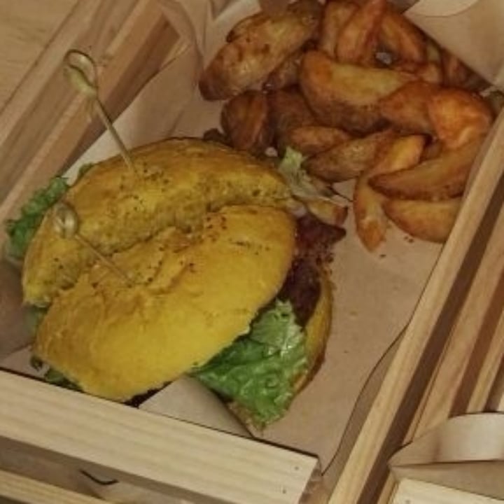 photo of Flower Burger Spicy Cecio shared by @patti95 on  14 Dec 2021 - review
