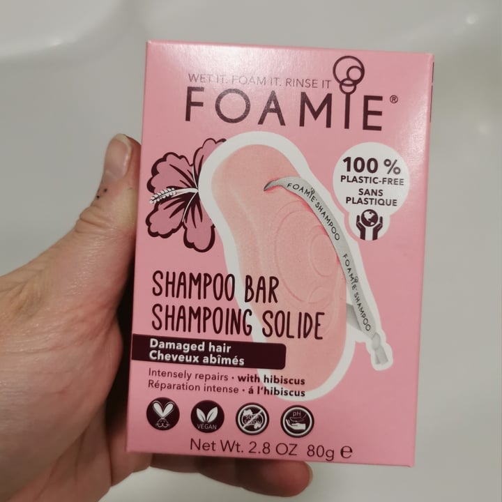 photo of Foamie  shampoo bar with hibiscus shared by @cthomps05 on  19 Nov 2022 - review