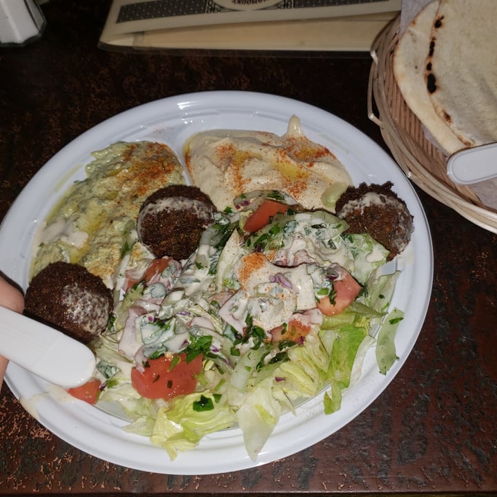 review photo of Mamoun's Falafel Restaurant Meatless Combo Plate shared by @mburgos on 01 Jan 2021 - review