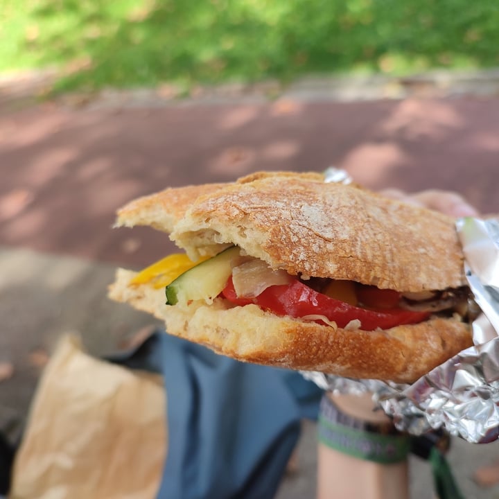review photo of Taberna de Deusto Bocadillo de Tiras De Verduras con Setas shared by @estatuarigerra on 11 Sep 2021 - review
