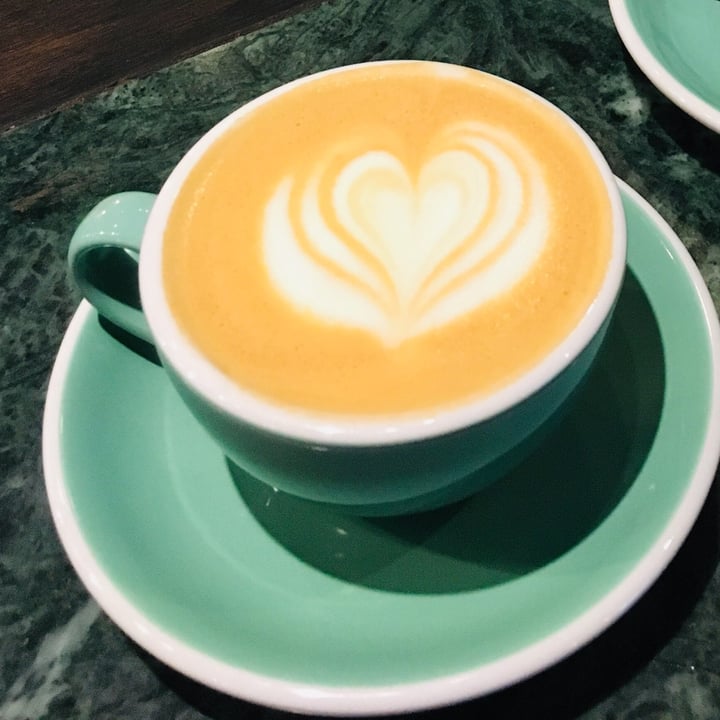 photo of All Saints Cafe Cappuccino vegano shared by @jonipastorius on  29 Jul 2021 - review