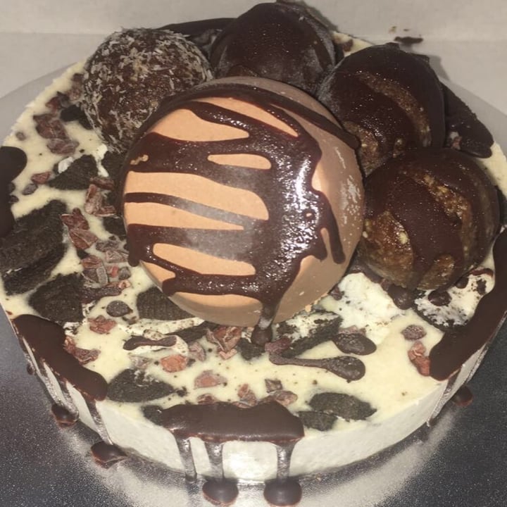 photo of Devine Raw Desserts Cookies and Cream raw cake shared by @shelbyp on  12 Nov 2020 - review