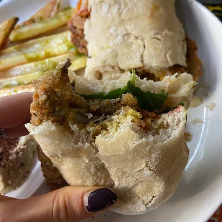 review photo of Happy Manatee Sándwich De Milanesa De Girgolas shared by @caterinastutz1 on 20 Jun 2022 - review