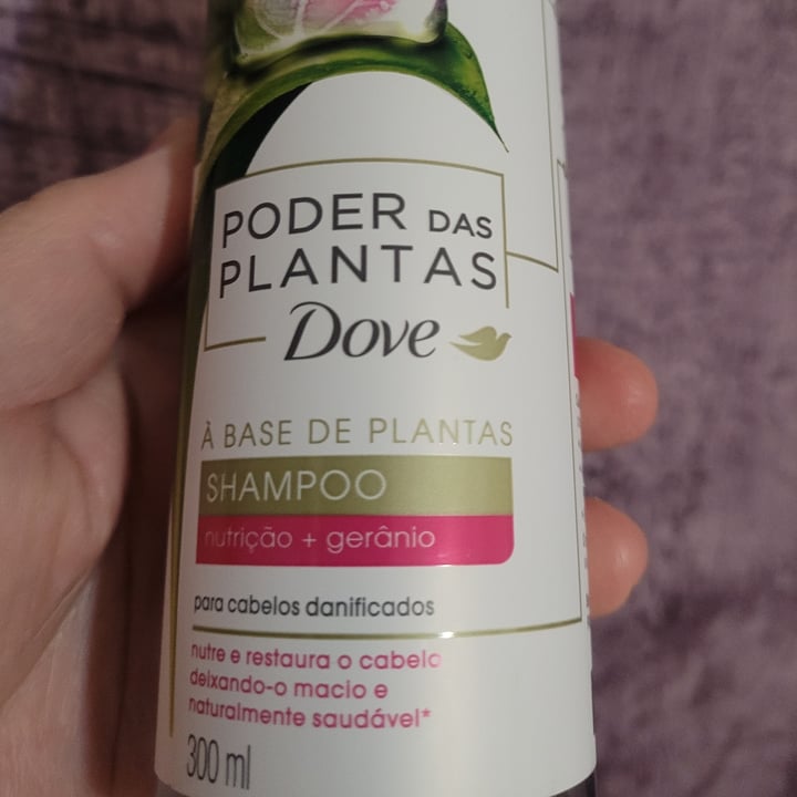 photo of Dove Shampoo Poder das Plantas - Nutrição + Gerânio shared by @katiatp on  18 Aug 2022 - review