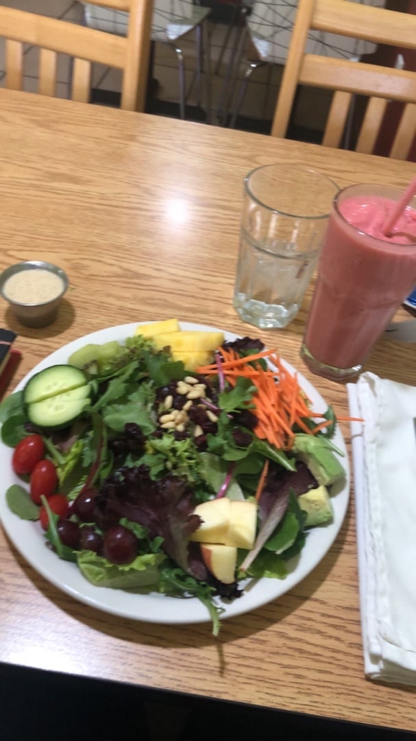 photo of Loving Cafe House Salad shared by @lyricnachelle on  01 Apr 2020 - review