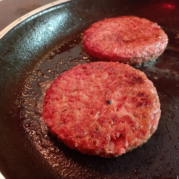 review photo of V-burger Classic plant-based burger from soy shared by @mimimon on 07 Jul 2022 - review