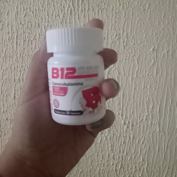 photo of Farmacias de similares (Various Brands) Vitamina b12/ B12 simi shared by @soydannatoribio on  08 Oct 2021 - review