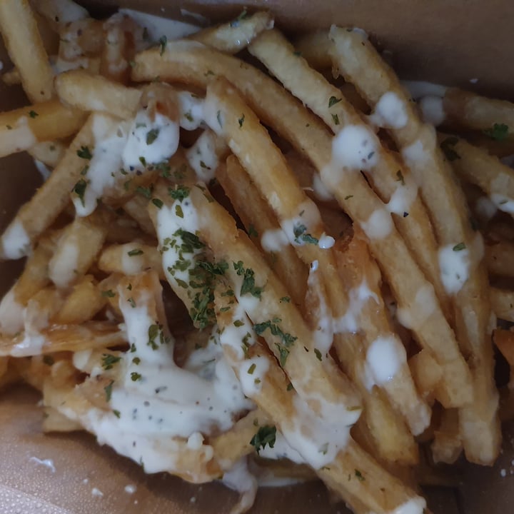 review photo of VeganBurg San Francisco Creamy Garlic Fries shared by @anistavrou on 19 Oct 2020 - review