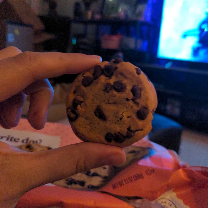 photo of Favorite day Chewy Chocolate Chip Cookies shared by @cassiespanton on  04 Jun 2022 - review