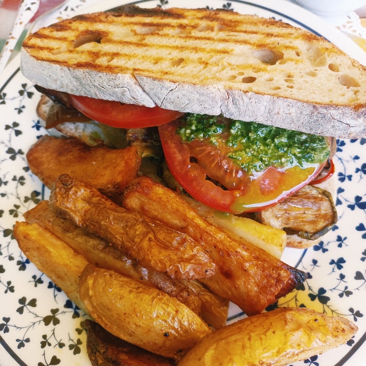 photo of Blossom Super Sandwich Vegan shared by @camilamunoz66 on  16 Oct 2021 - review