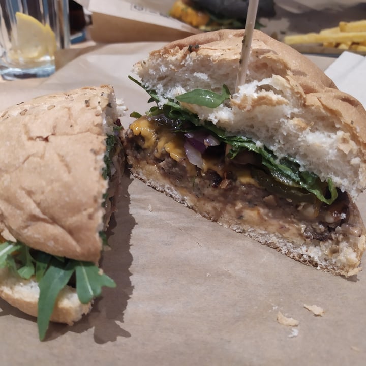 photo of Veganum Portobello Burger shared by @rominaguch on  04 Nov 2021 - review