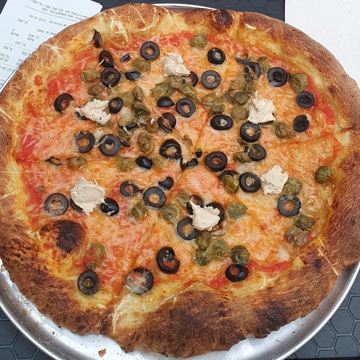 photo of Herbívoro restaurante vegano Pizza Putanesca shared by @lassveglove on  06 Mar 2021 - review