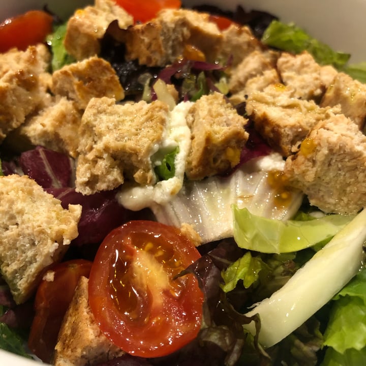 photo of Burger 54 Chicken & Green salad shared by @anavegar on  29 Oct 2021 - review