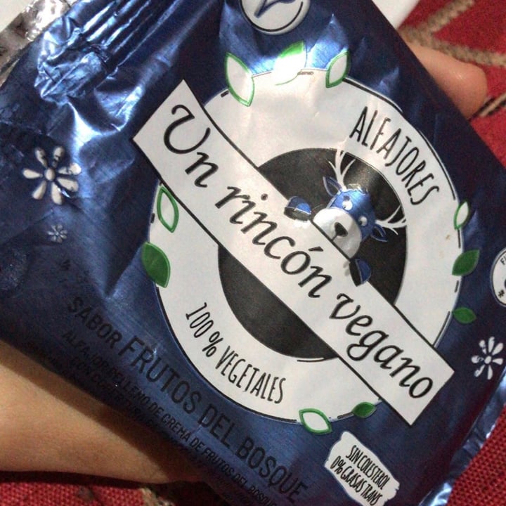 photo of Un Rincón Vegano Alfajor de Frutos del Bosque shared by @irinaesposito on  05 May 2020 - review