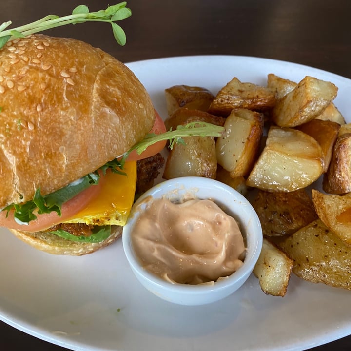 photo of Bunny's Nook Kitchen Vegan breakfast sandwich With side Of home fries shared by @maggie on  26 Oct 2020 - review