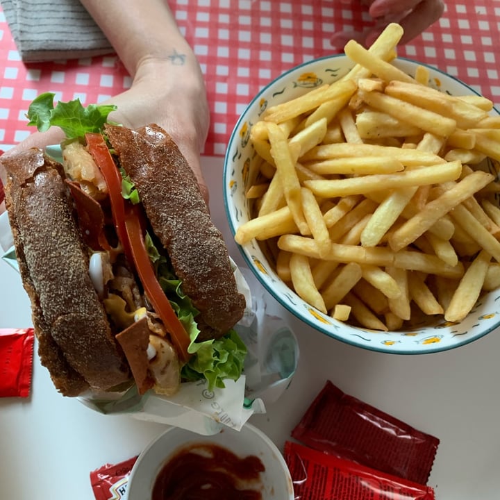 review photo of 3B - Burger Beer Bitter Future burger shared by @paparussian on 12 May 2022 - review