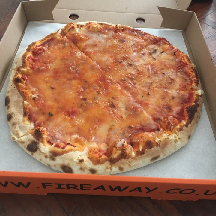 photo of FIREAWAY PIZZA vegan margherita pizza shared by @valedv on  29 Jun 2022 - review