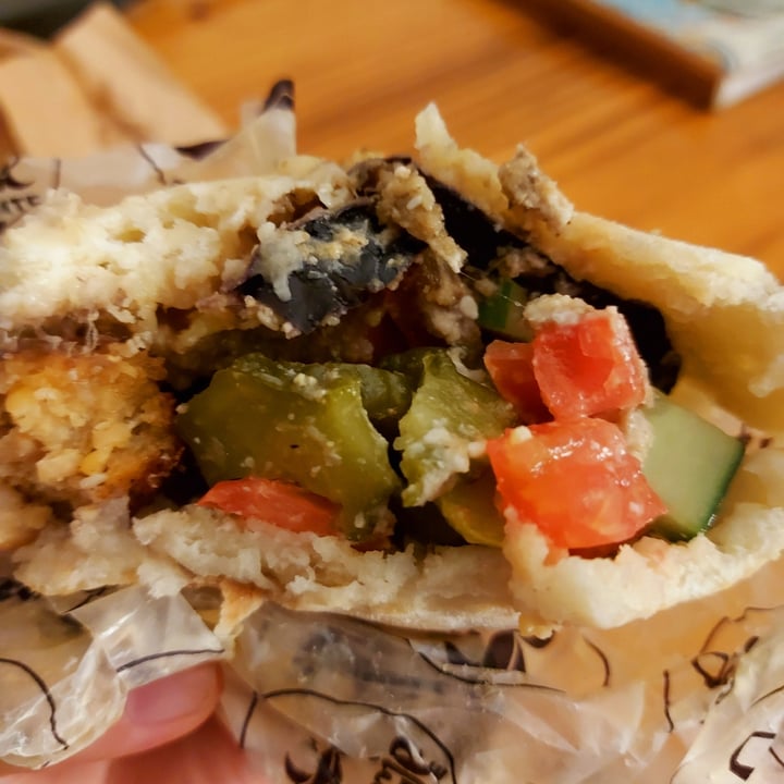 photo of Veggie Medio Oriente Sandwich Sabij shared by @veganbandit on  05 Mar 2021 - review