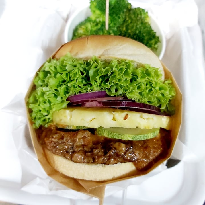 photo of VeganBurg Singapore Char-Grilled Satay Burger shared by @herbimetal on  27 Feb 2022 - review