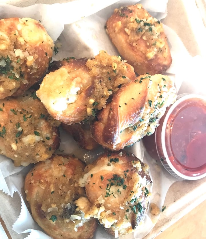 photo of CyBelle's Front Room Vegan Stuffed Garlic Knots shared by @citybythbayvegan on  27 Mar 2020 - review