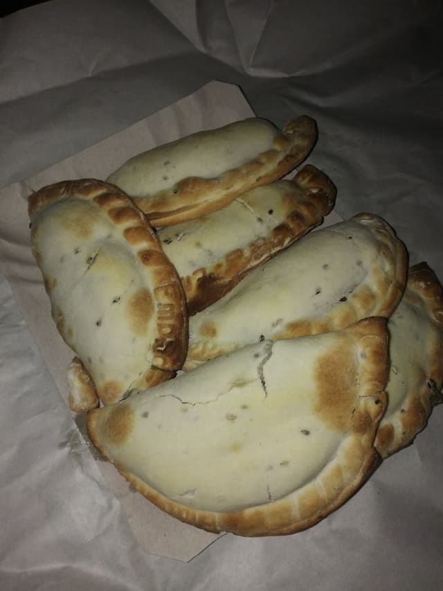 Photo of the dish “Empanadas Línea Vegana (Choclo Y Queso, Acelga Y Queso)”