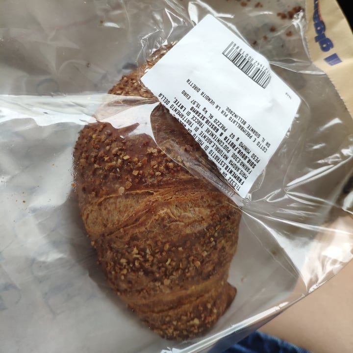 photo of Il Gigante Croissant Ribes E Melograno shared by @ssaraa on  25 Aug 2022 - review