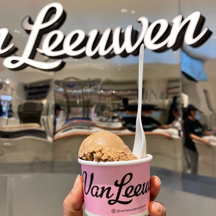 photo of Van Leeuwen Ice Cream Vegan tiramisu shared by @veganpetite on  11 Nov 2021 - review