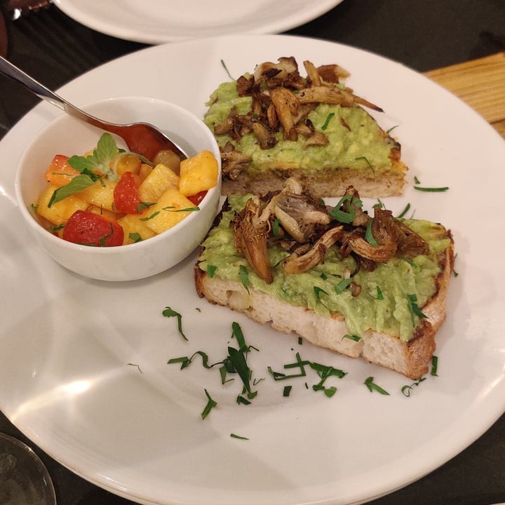 photo of Status Quo Bruschetta Avocado E Funghi Galletti shared by @synbril on  15 Jun 2021 - review