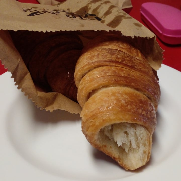 photo of Isla Vegana Croissant shared by @julijameson on  14 Nov 2022 - review