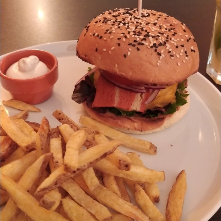 photo of Kong - Food Made With Compassion King Burger shared by @sushizita on  18 Mar 2022 - review
