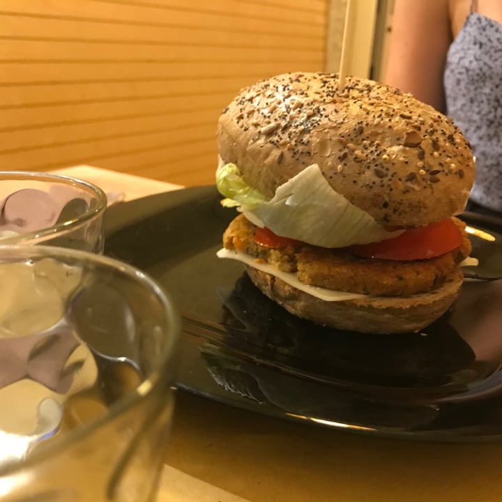photo of Veganda Burger Classico shared by @aless02 on  06 Sep 2020 - review