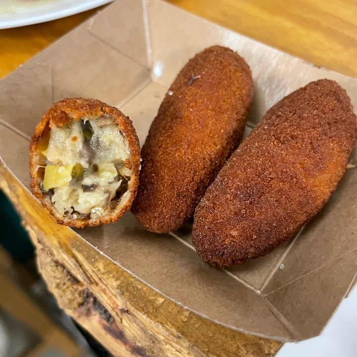 photo of Veganí Croquetas shared by @branquinhana on  16 Mar 2022 - review