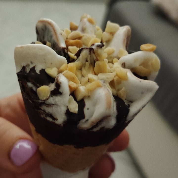 review photo of Sammontana cornetto Vaniglia Variegato Con Cacao E Nocciola shared by @callaudia on 29 Jun 2022 - review