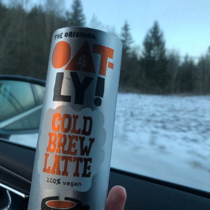 photo of Oatly Caffé Latte shared by @mochileravegana on  04 Jan 2022 - review