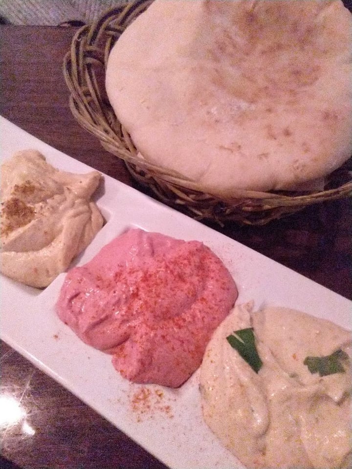 photo of Hummus Barcelona Hummus Tricolor shared by @sym on  24 Jan 2020 - review