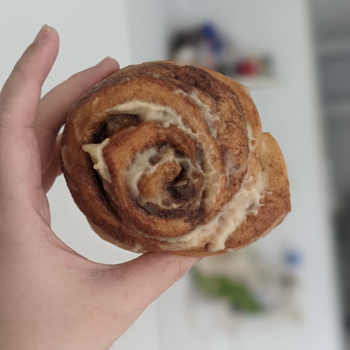photo of Brod and Paj Cinnamon Roll With Maple Cashew Frosting shared by @shawneofthedead on  15 Feb 2021 - review