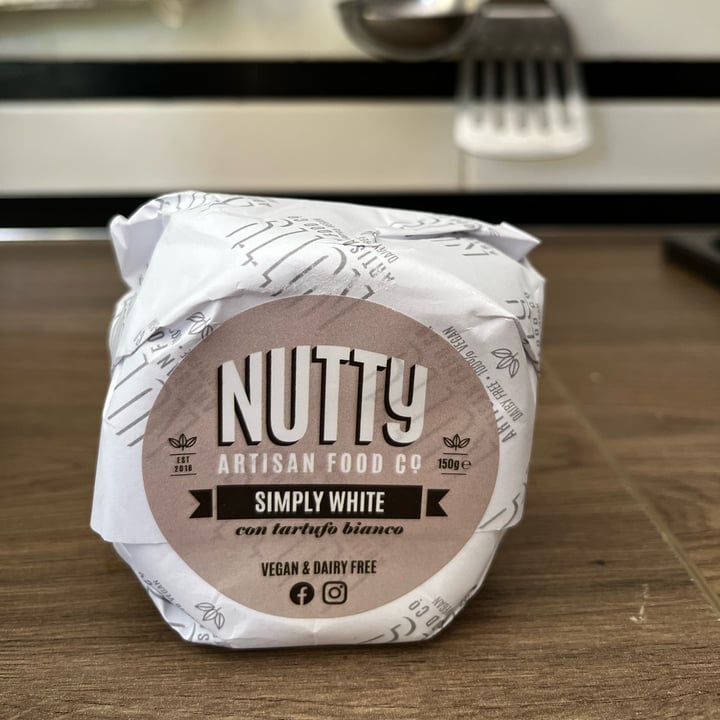 photo of Nutty Artisan Foods Simply White Con Tartufo Bianco shared by @monada on  07 May 2022 - review