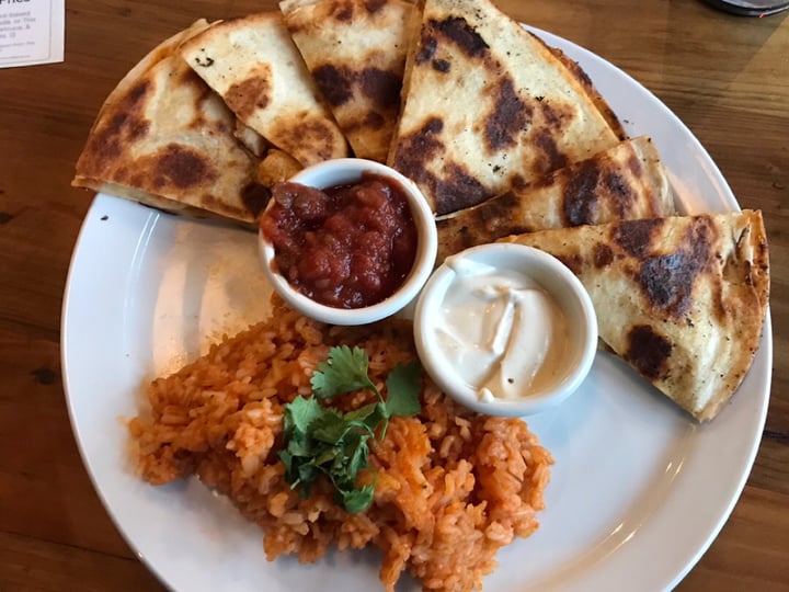 photo of Trio Plant-based Chikken & Cheeze Quesadilla with Spanish Rice shared by @dianna on  25 Nov 2018 - review