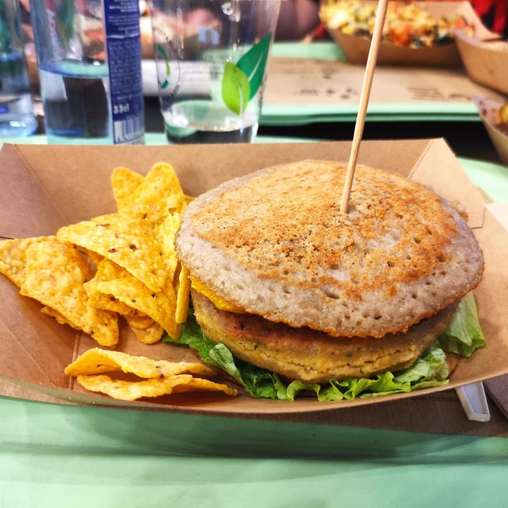photo of Kastami's Hamburguesa falafel shared by @lolacreta on  24 Apr 2022 - review