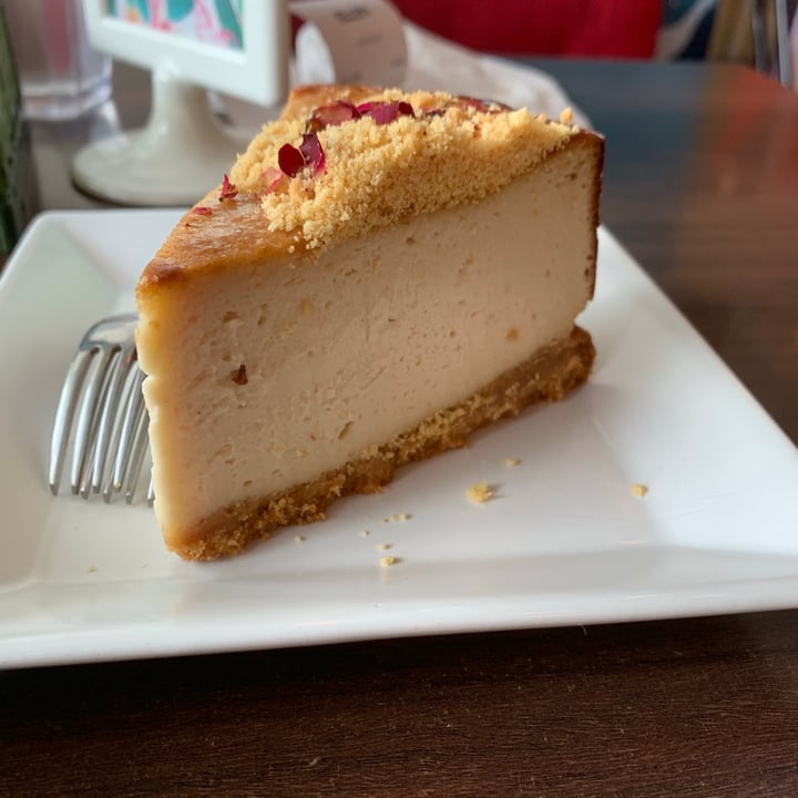 photo of WellSmoocht Classic Crumble Burnt Cheesecake shared by @leasalim on  01 May 2021 - review