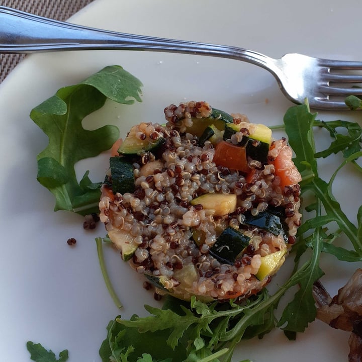 review photo of Il Varieté, Bergamo - Birreria artigianale, burger vegetariani e vegani, aperitivi e musica dal vivo. Insalata Di Quinoa shared by @rosselladuca on 13 Jul 2022 - review