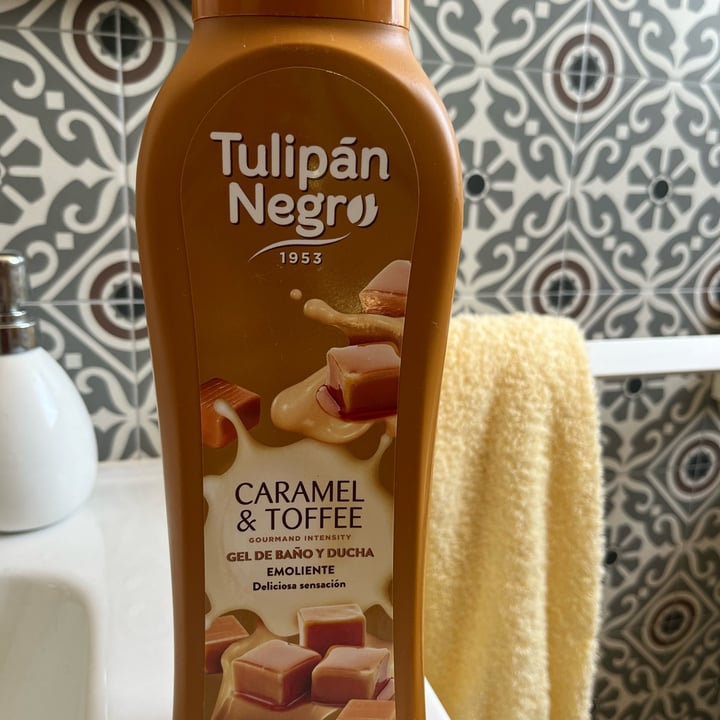 photo of Tulipán negro Gel Delicious caramel cream coffee shared by @elenaxgr on  08 Jul 2022 - review