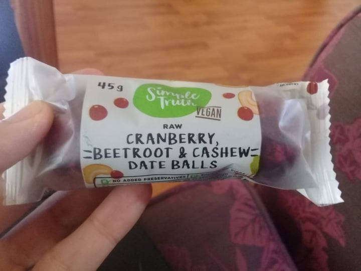 photo of Simple Truth Cranberry, Beetroot and Cashew Date balls shared by @laurenbettyd on  24 Jul 2020 - review