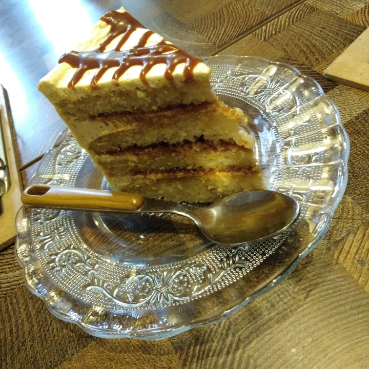 photo of Rumah Juliet Vanilla Latte Cake shared by @raspberryliving on  13 Dec 2021 - review