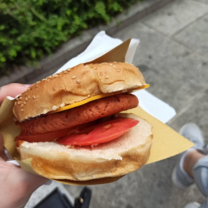 review photo of Veg-Mi Trike Mr nobody burger shared by @savisara8 on 12 Mar 2022 - review