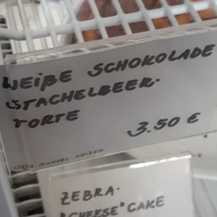photo of Deli weisse schokolade Stachelbeer Torte shared by @jany666 on  17 May 2022 - review