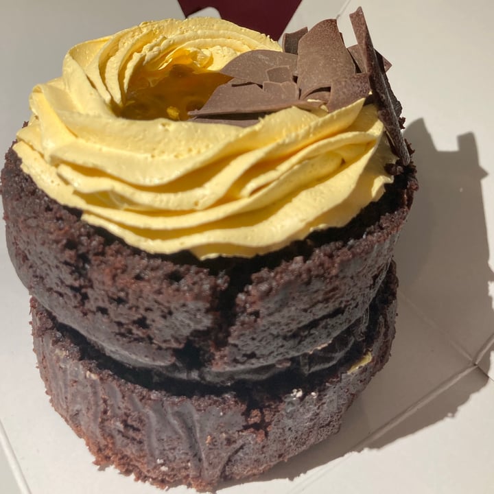 review photo of Chök The Chocolate Kitchen Mini Tarta Vegana Chocolate y Maracuyá shared by @haleysdff on 15 Jul 2021 - review