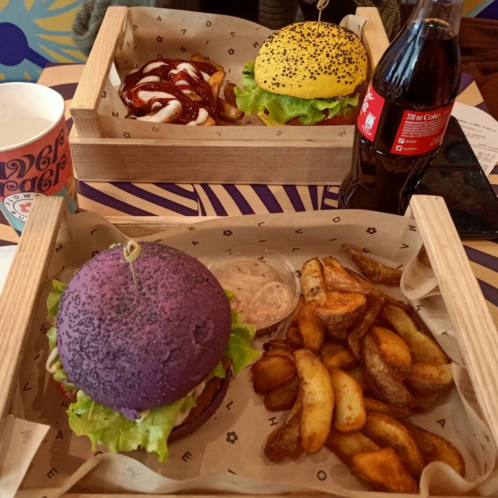 review photo of Flower Burger Cheese cecio shared by @veronicagrasso on 18 Mar 2022 - review